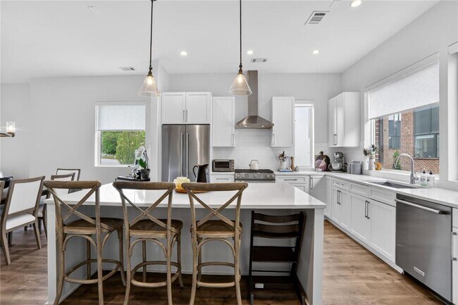 Building Photo - 1214 Chelsea Cir NW