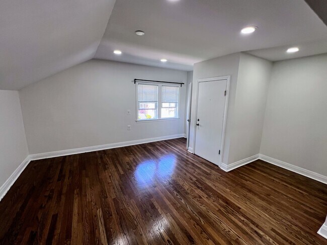Building Photo - 2303 N 74th Ave