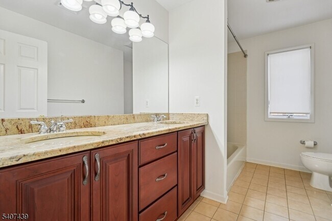 Building Photo - 282 South St