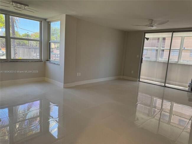 Building Photo - 16450 Miami Dr
