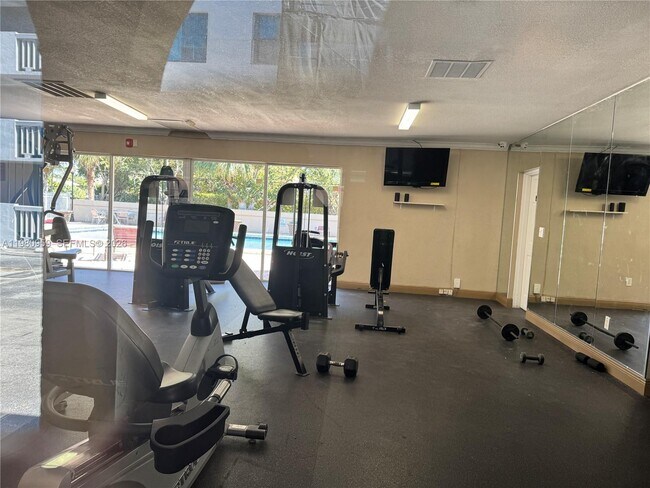 Building Photo - 1800 Sans Souci Blvd