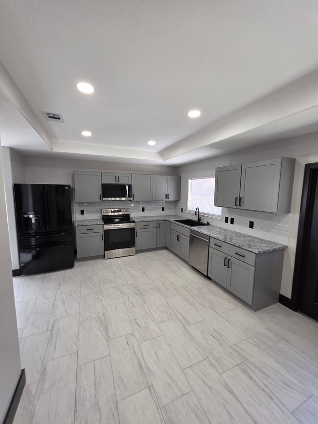 Building Photo - 5626 Andrea St