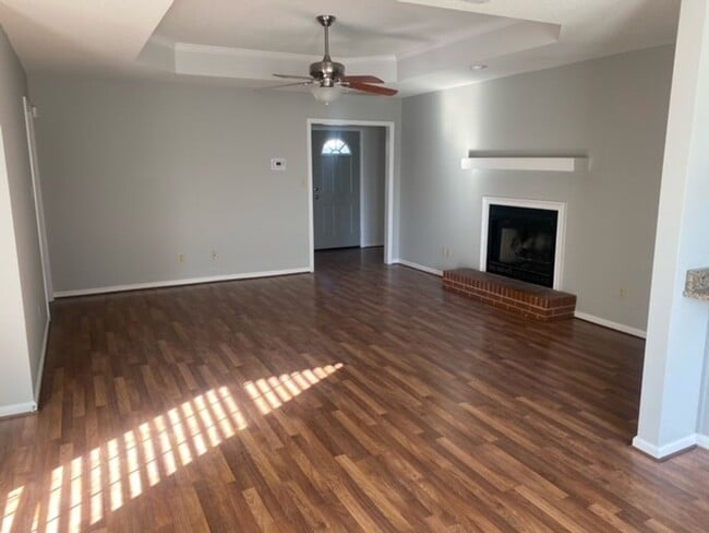 Building Photo - 3 bedroom, 2 bath; County Schools!