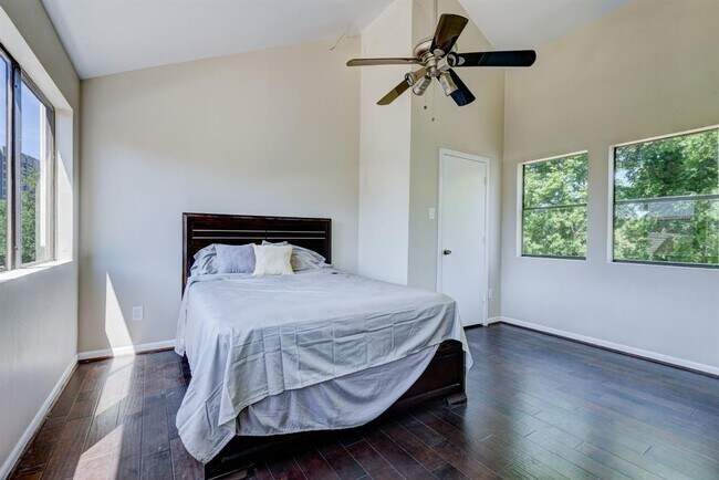 Building Photo - 4734 Post Oak Timber Dr