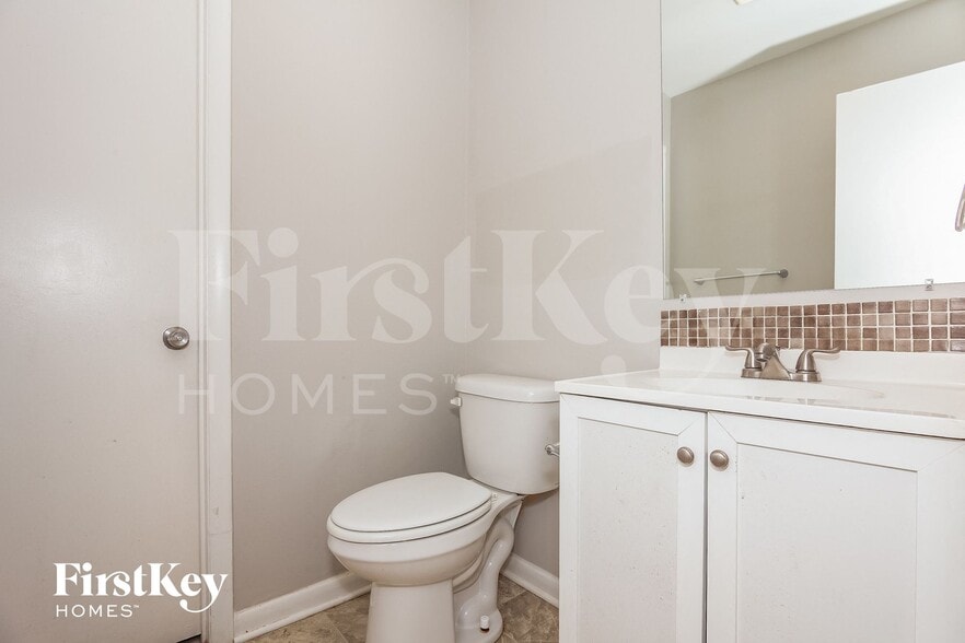 Building Photo - 4901 Delivau Dr