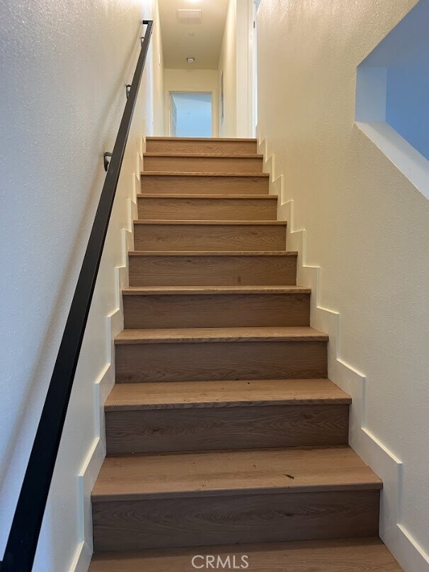 Building Photo - 409 E 99th St