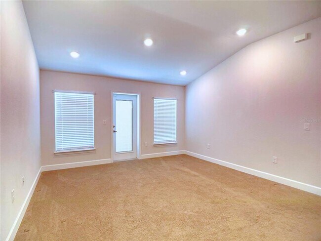 Building Photo - 4549 SE 25th Loop