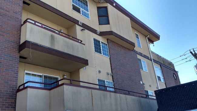 Building Photo - 2234 Eastlake Ave E
