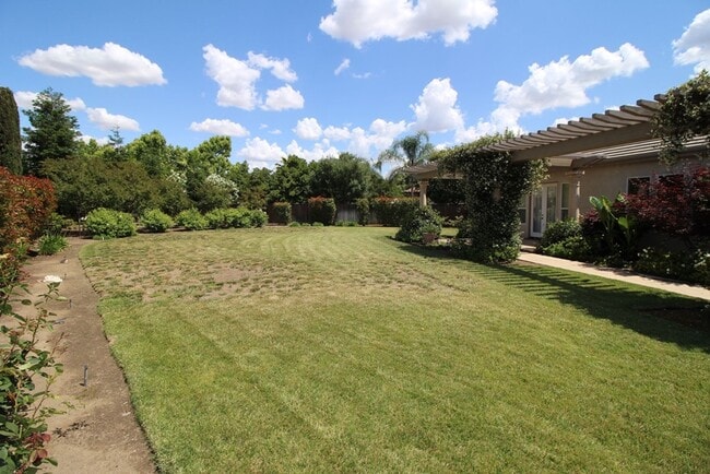 Building Photo - Beautiful Home in Buchanan District + Large Yard