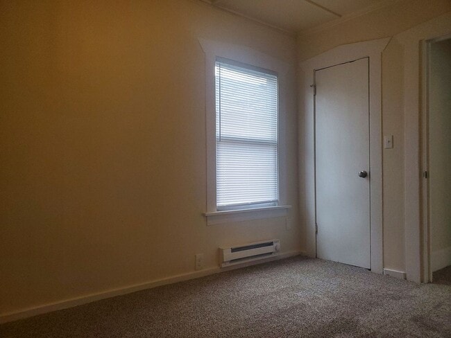 Building Photo - Rent Ready For New Tenants!! 1 Bed, 1 Bath...
