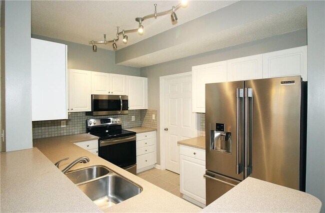 Building Photo - 210 Spring Heights Ln