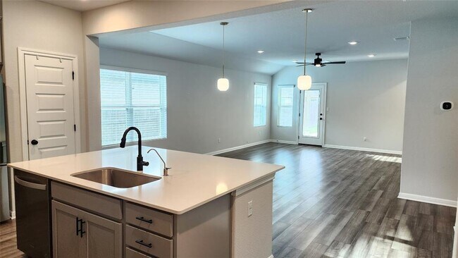 Building Photo - 704 Giorgio Moroder Dr