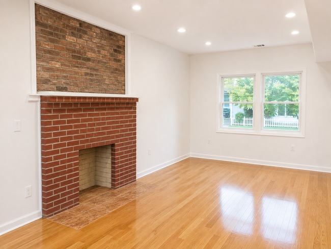 Building Photo - 135 Rosewood Ave