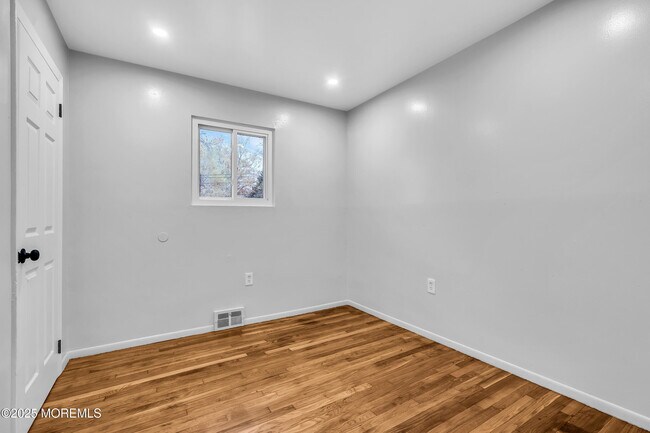 Building Photo - 47 Beam Ave