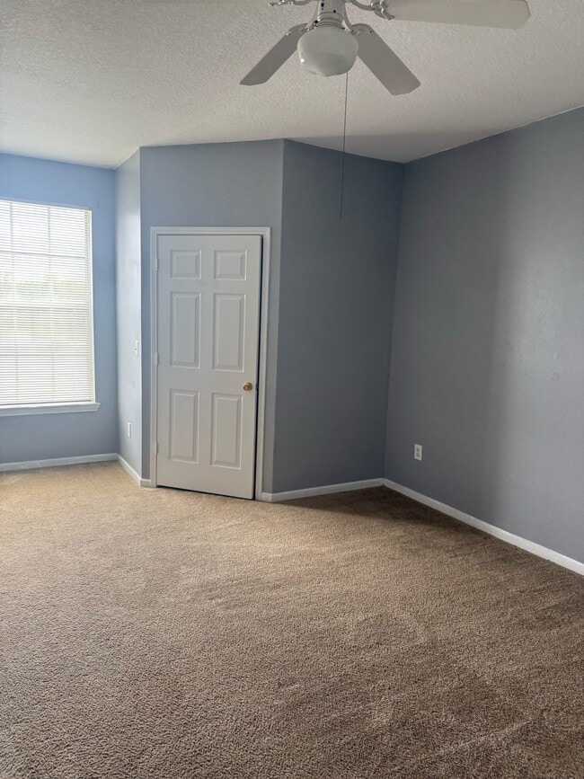 Building Photo - 14229 Falls Church Dr