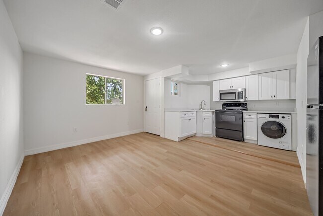 Building Photo - 411 Ave A