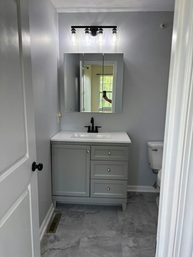 Building Photo - 307 Cobble Creek Curv