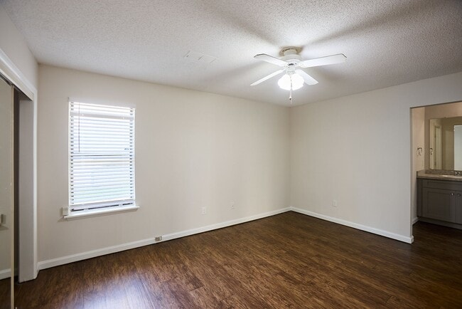 Building Photo - Stylish 3-Bedroom Home with Bonus Space an...