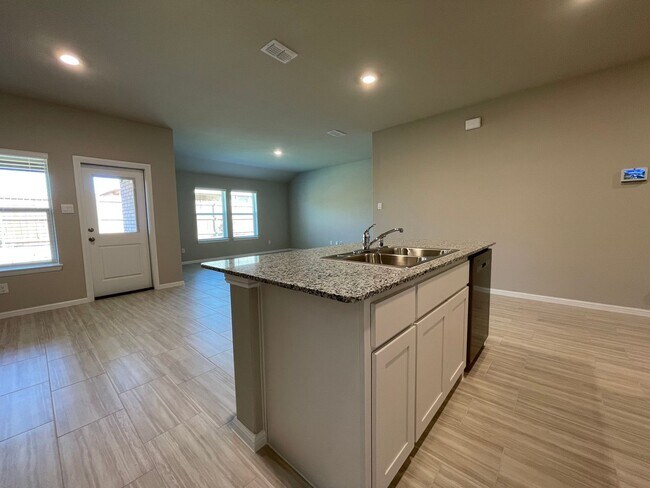 Building Photo - AVAILABLE NOW 4 BEDROOM 2 BATH NEW CONSTRU...