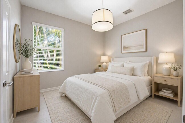 Building Photo - 4010 Tomoka Dr