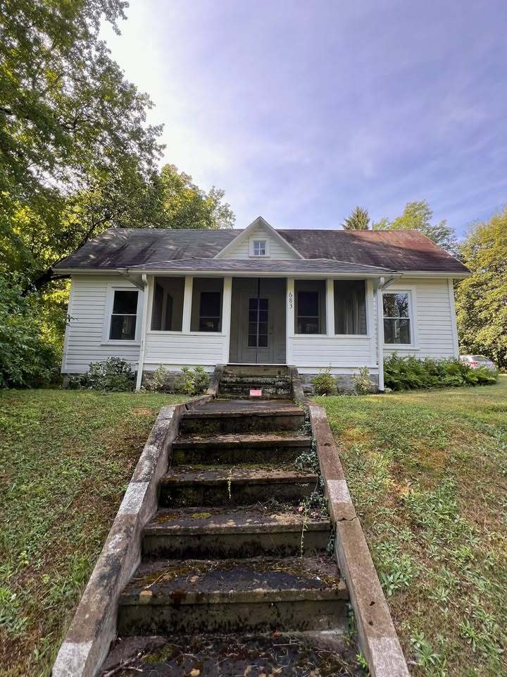 Building Photo - 683 Old Post Rd