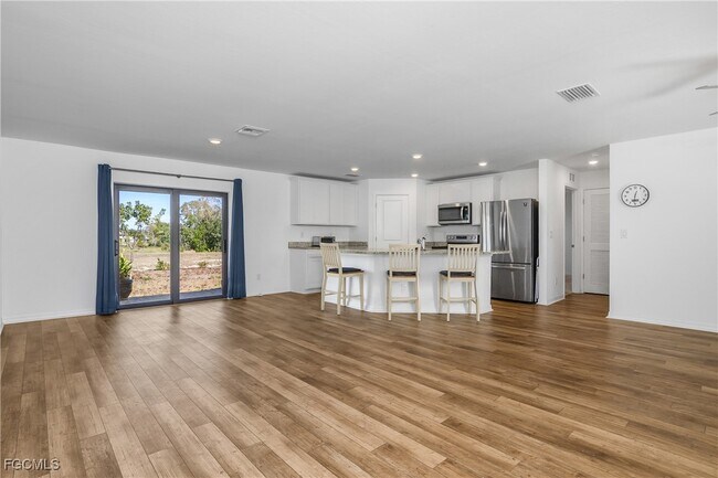 Building Photo - 839 Yellowbird Dr