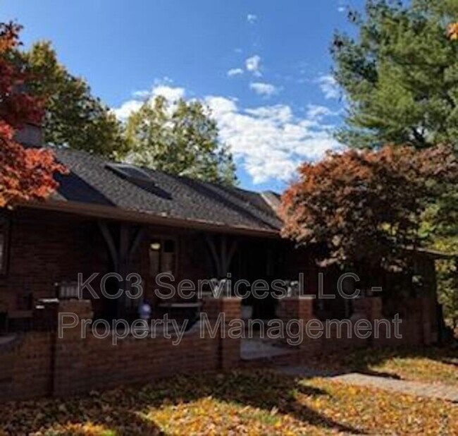 Primary Photo - 615 E 101st Terrace