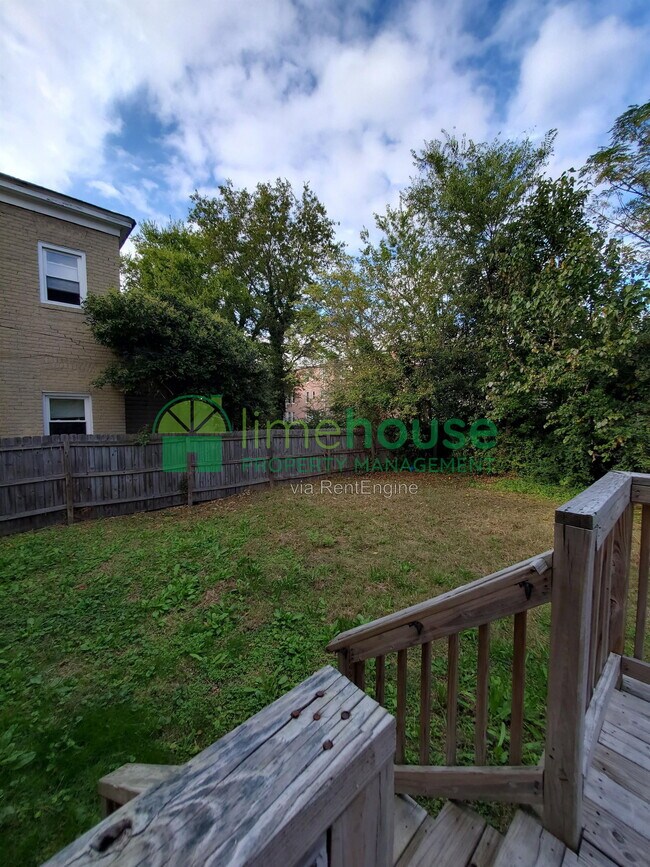 Building Photo - 420 W 30th St
