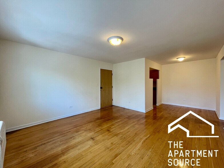 Building Photo - 6002 N Kenmore Ave