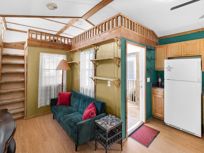 Building Photo - 1449 Suncrest St