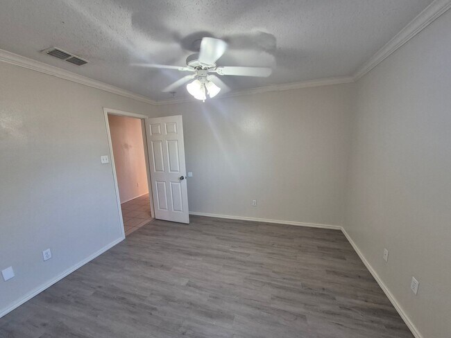 Building Photo - 809 N Evanston Ave