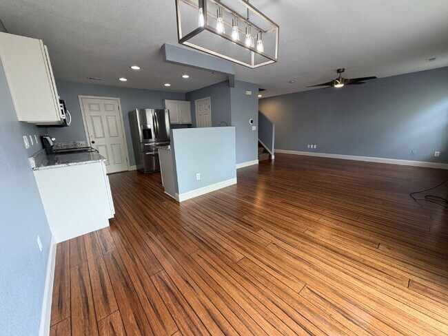 Building Photo - ~Available Now~ Beautiful Three Bedroom Home in Englewood!