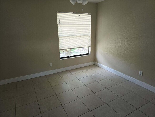 Building Photo - 1448 SE 10th Terrace