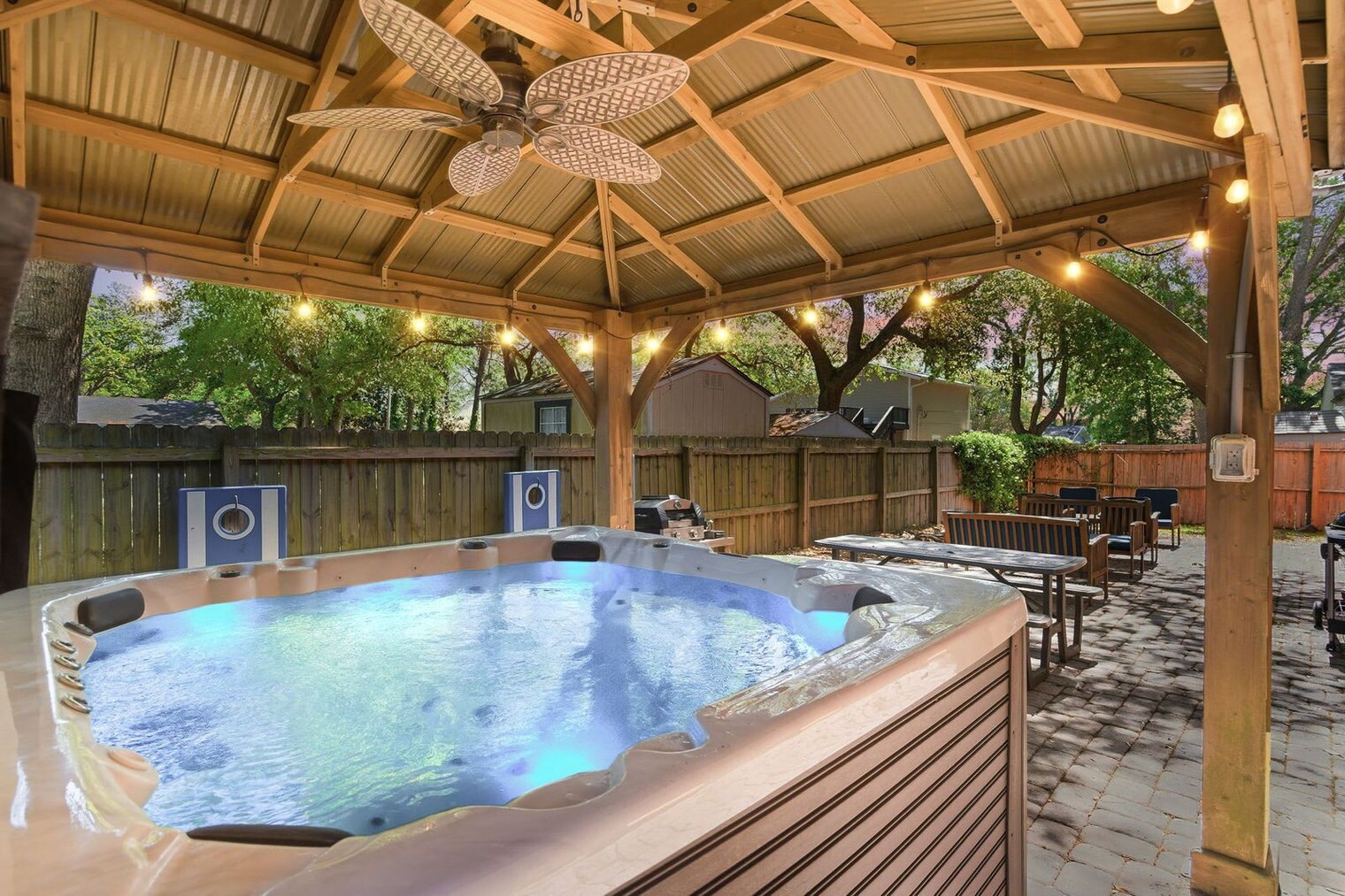 Building Photo - 306 Pine St S