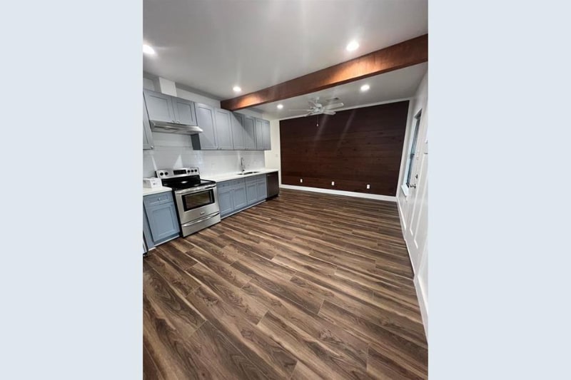 Building Photo - 407 Winnie St