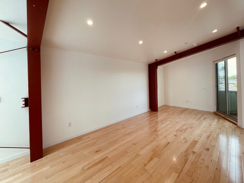 Building Photo - 6539 West Blvd