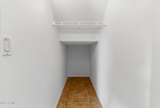 Building Photo - 11546 W Schleifer Dr