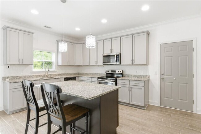 Building Photo - Welcome to Your Ideal Home: Where Luxury a...