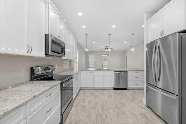 Building Photo - 702 Shady Ln Dr