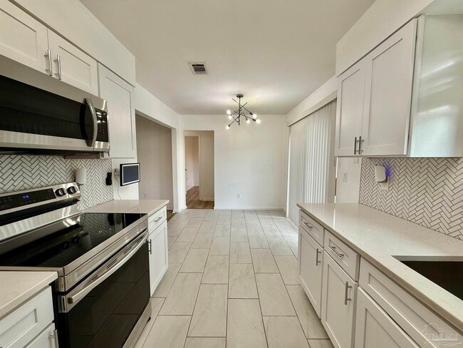 Building Photo - 1305 Heatherwood Cir