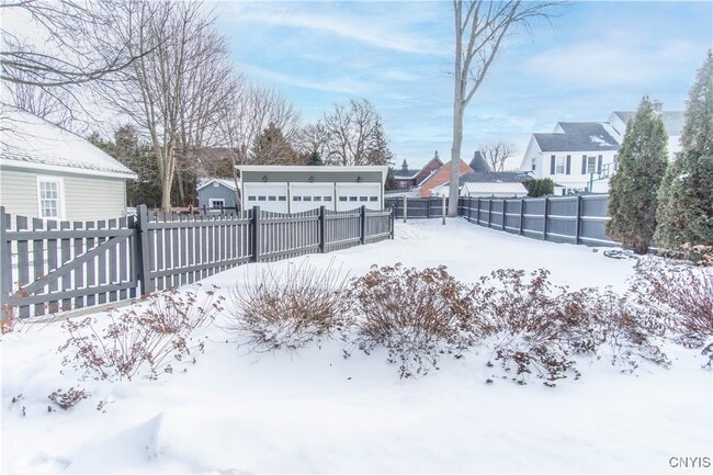 Building Photo - 325 Holcomb St