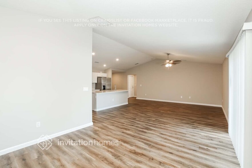 Building Photo - 691 SW Hillsboro Cir