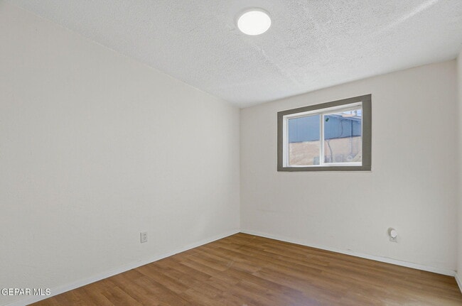 Building Photo - 1105 N Clark Dr