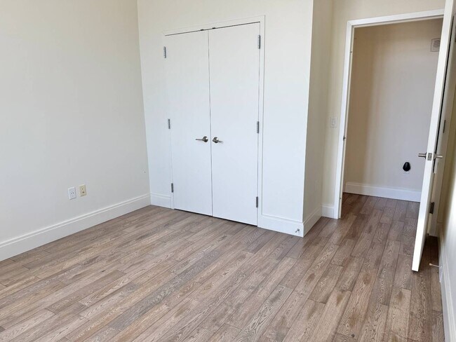 Building Photo - 1524 Sheepshead Bay Rd
