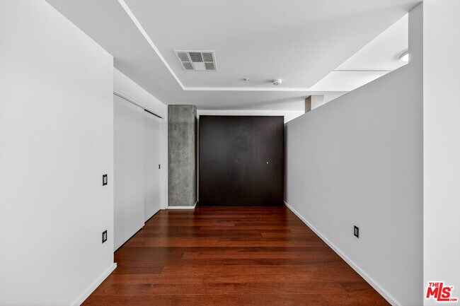 Building Photo - 1155 S Grand Ave