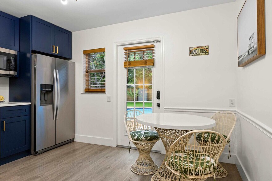 Building Photo - 1425 NE 5th Terrace