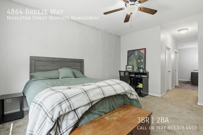 Building Photo - 4864 Breeze Way