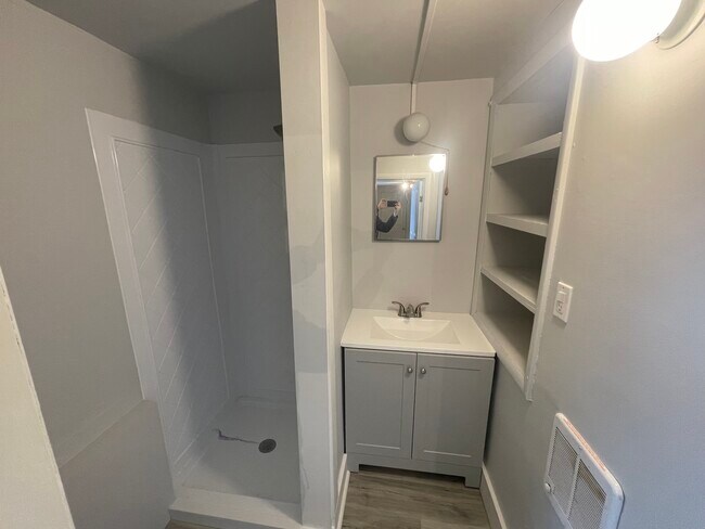 Building Photo - Summit