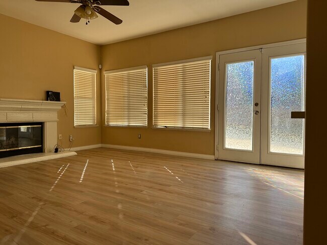 Building Photo - 42263 Valley Vista Dr