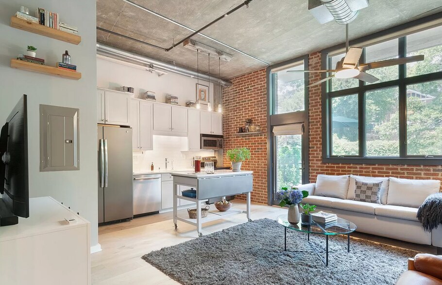 Building Photo - 640 Glen Iris Dr NE